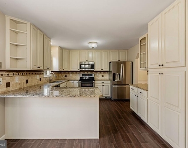 6010 Southward Way - Photo Thumbnail 9