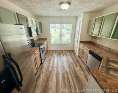 138 Collinwood Drive - Photo Thumbnail 5