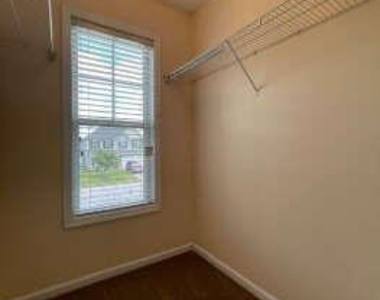 138 Collinwood Drive - Photo Thumbnail 18