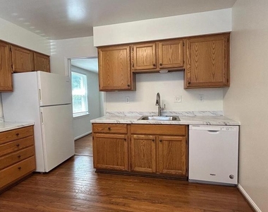 3068 Covington Street - Photo Thumbnail 4