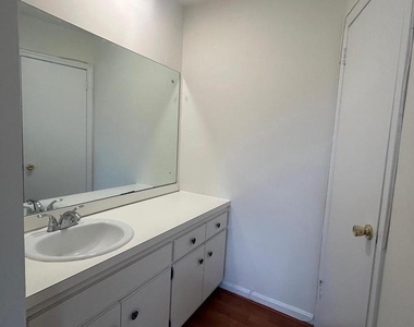 3068 Covington Street - Photo Thumbnail 10