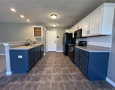 110 Tulane Drive - Photo Thumbnail 3