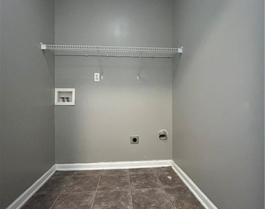 110 Tulane Drive - Photo Thumbnail 7