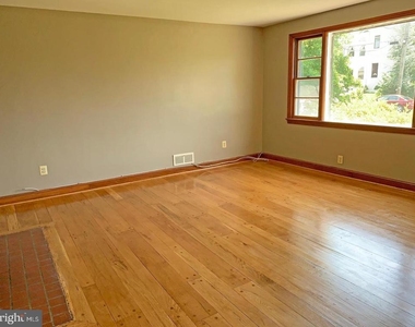 6528 Chesterfield Avenue - Photo Thumbnail 7