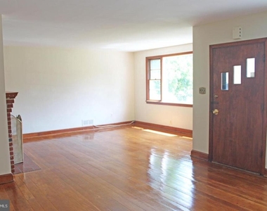 6528 Chesterfield Avenue - Photo Thumbnail 6