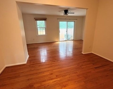 5017 Head Court - Photo Thumbnail 3