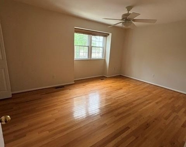 5017 Head Court - Photo Thumbnail 10