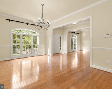 10606 Rosehaven Street - Photo Thumbnail 6