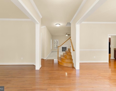 10606 Rosehaven Street - Photo Thumbnail 1