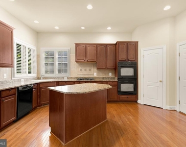 10606 Rosehaven Street - Photo Thumbnail 9