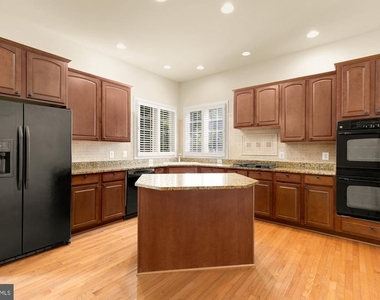 10606 Rosehaven Street - Photo Thumbnail 8