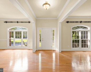 10606 Rosehaven Street - Photo Thumbnail 2