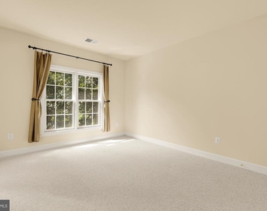 10606 Rosehaven Street - Photo Thumbnail 30