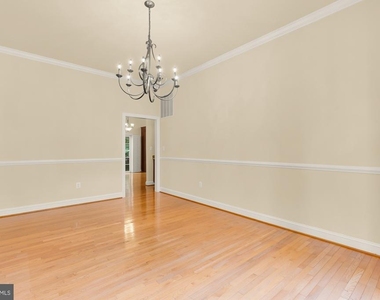 10606 Rosehaven Street - Photo Thumbnail 5