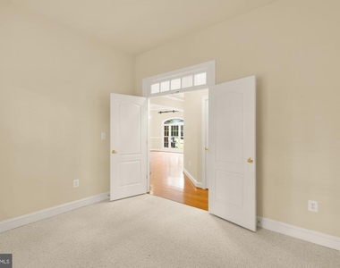 10606 Rosehaven Street - Photo Thumbnail 13