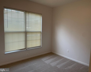 7704 Haynes Point Way - Photo Thumbnail 25