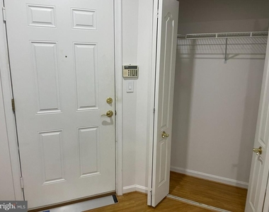 7704 Haynes Point Way - Photo Thumbnail 2