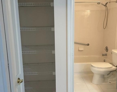 7704 Haynes Point Way - Photo Thumbnail 23
