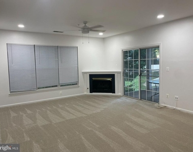 7704 Haynes Point Way - Photo Thumbnail 10