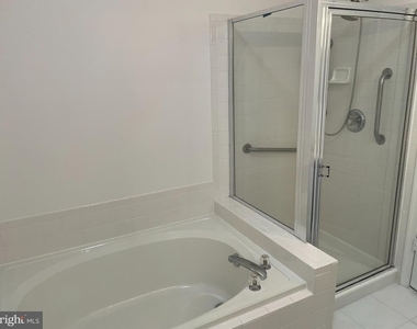 7704 Haynes Point Way - Photo Thumbnail 9