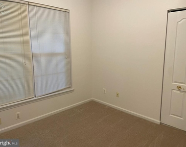 7704 Haynes Point Way - Photo Thumbnail 24