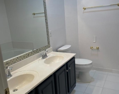 7704 Haynes Point Way - Photo Thumbnail 8