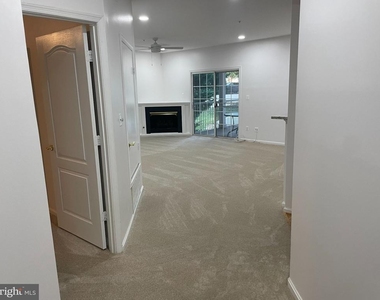 7704 Haynes Point Way - Photo Thumbnail 4