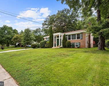 9120 Kristin Lane - Photo Thumbnail 1