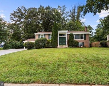 9120 Kristin Lane - Photo Thumbnail 2