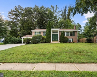 9120 Kristin Lane - Photo Thumbnail 4