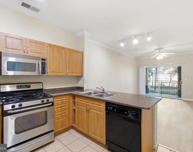 12913 Centre Park Circle - Photo Thumbnail 9