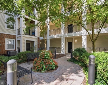 12913 Centre Park Circle - Photo Thumbnail 4