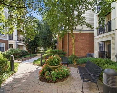 12913 Centre Park Circle - Photo Thumbnail 5