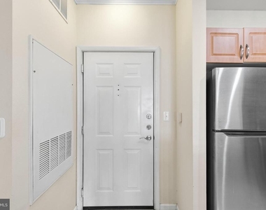 12913 Centre Park Circle - Photo Thumbnail 7
