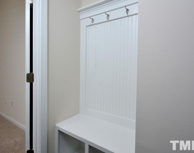 1108 Finch Court - Photo Thumbnail 5