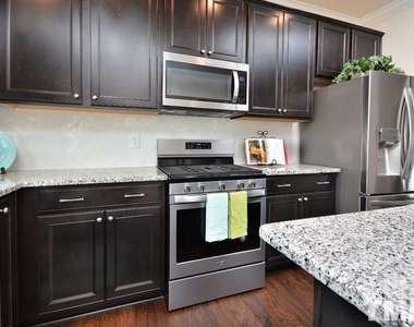 1108 Finch Court - Photo Thumbnail 9