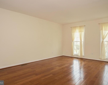 5431 Helm Court - Photo Thumbnail 2