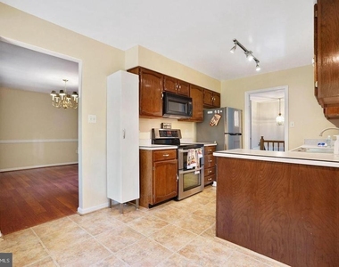 7620 Maritime Lane - Photo Thumbnail 9