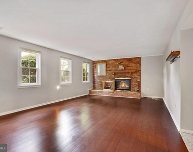 7620 Maritime Lane - Photo Thumbnail 10