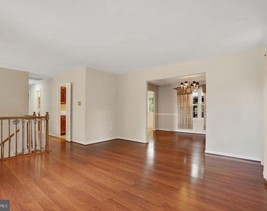 7620 Maritime Lane - Photo Thumbnail 5
