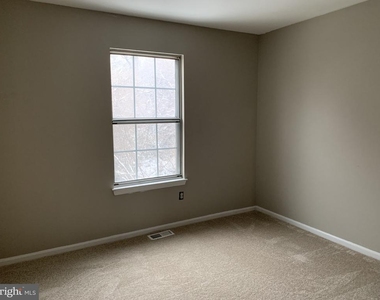 6327 Prince Way - Photo Thumbnail 7