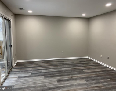 6327 Prince Way - Photo Thumbnail 3