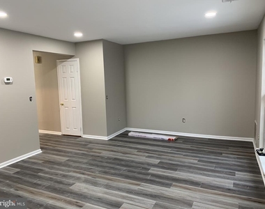 6327 Prince Way - Photo Thumbnail 4
