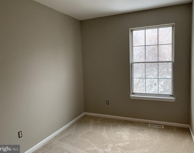 6327 Prince Way - Photo Thumbnail 8