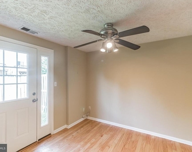 6302 Betsy Ross Court - Photo Thumbnail 13