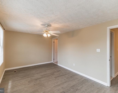 6302 Betsy Ross Court - Photo Thumbnail 19