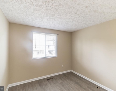 6302 Betsy Ross Court - Photo Thumbnail 21