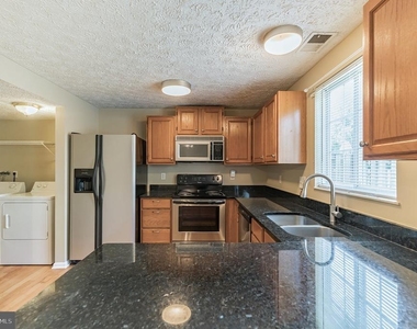 6302 Betsy Ross Court - Photo Thumbnail 8