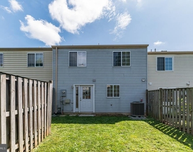6302 Betsy Ross Court - Photo Thumbnail 24