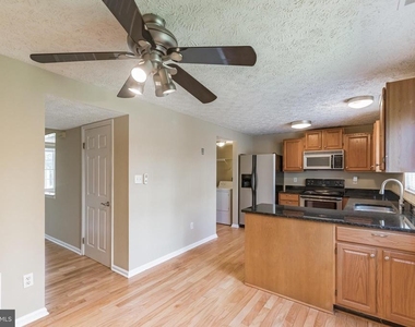 6302 Betsy Ross Court - Photo Thumbnail 12